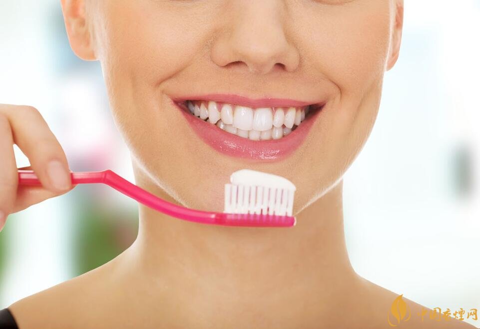 抽煙牙齒黃怎么變白，快速去除煙漬小妙招