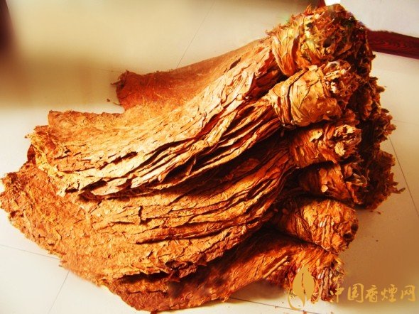 旱煙和煙卷哪個危害大，旱煙袋很有講究