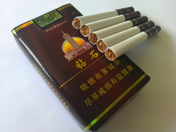紅鉆石香煙價(jià)格表和圖片 軟紅鉆石(珍品)煙多少錢(qián)一包(45元)